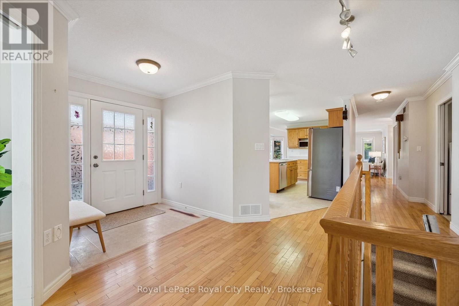 11 Honeysuckle Drive, Guelph, Ontario N1G 4X7 - Photo 5 - X13834244