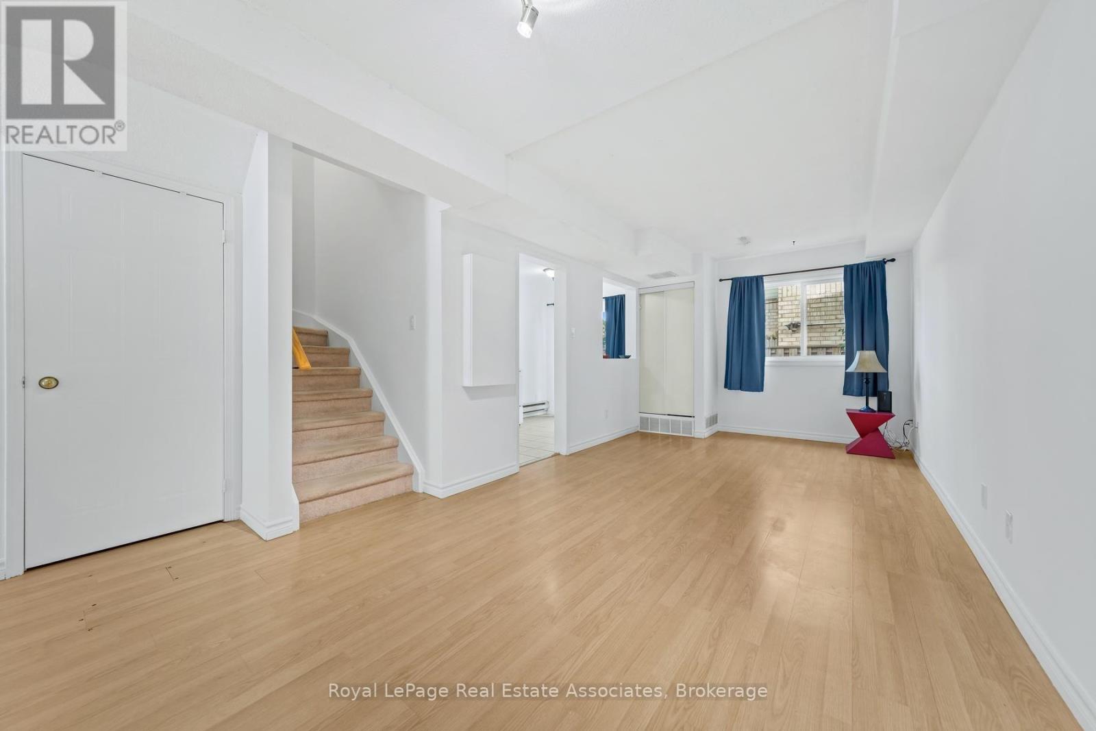 30 Stewart Maclaren Road, Halton Hills, Ontario  L7G 5L9 - Photo 6 - W13834298