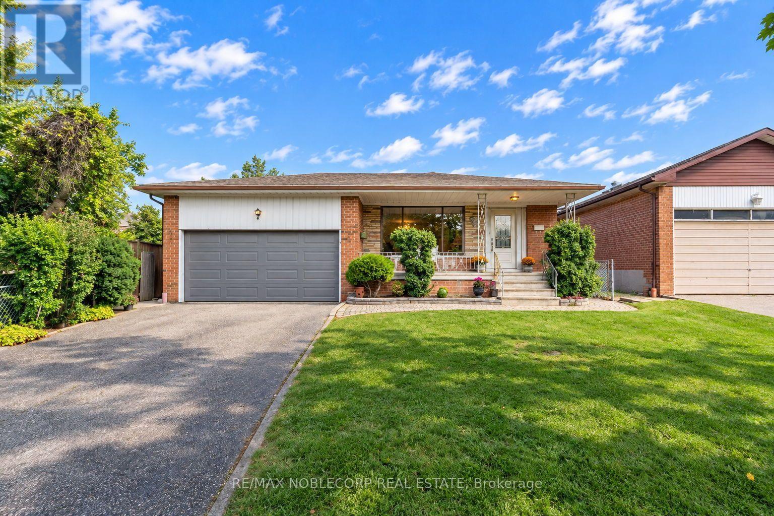4 Warlingham Court, Toronto, Ontario M9C 3K3 - Photo 4 - W13834320