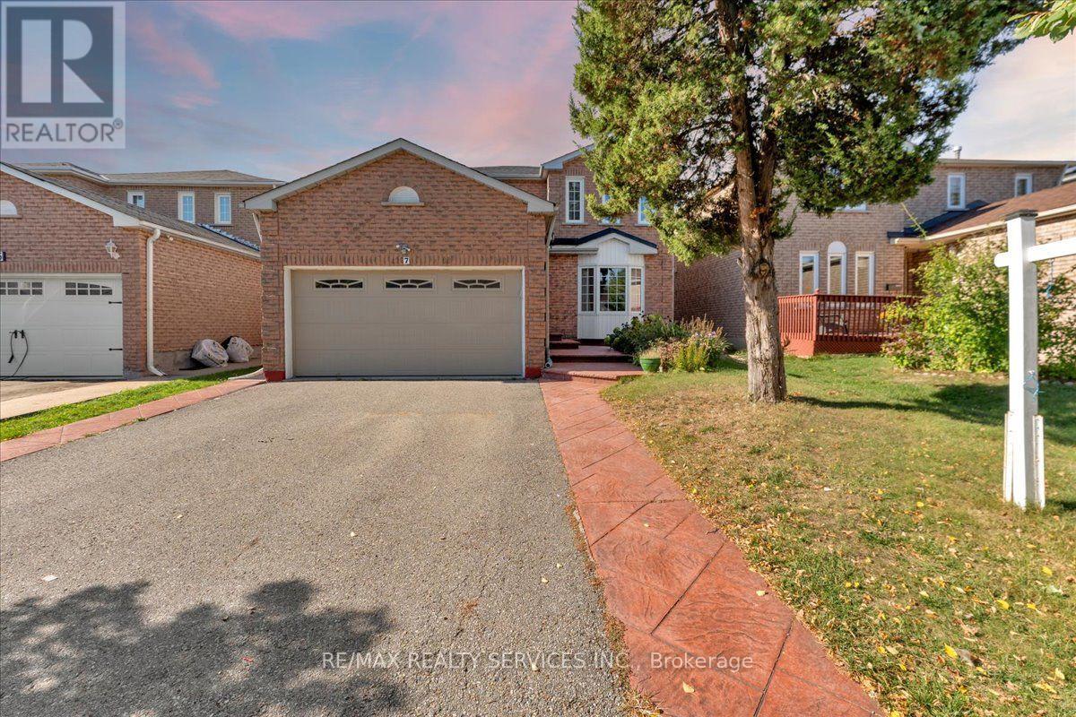 7 DUGGAN DRIVE, Brampton, Ontario