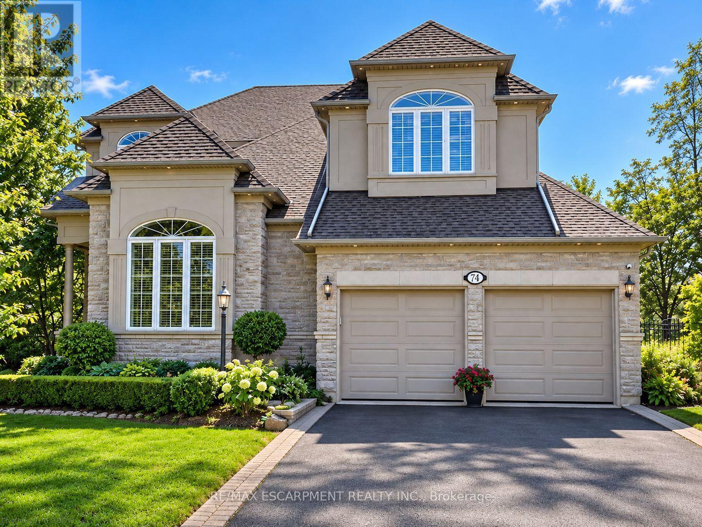 74 DAVIDSON BOULEVARD, Hamilton, Ontario