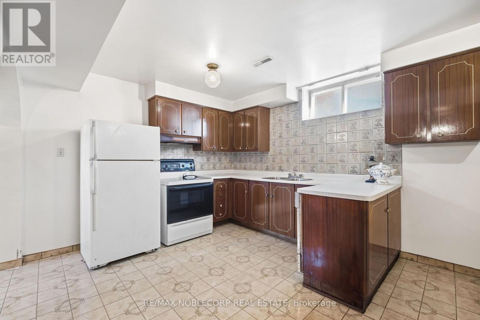 4 Warlingham Court, Toronto, Ontario M9C 3K3 - Photo 26 - W13834320