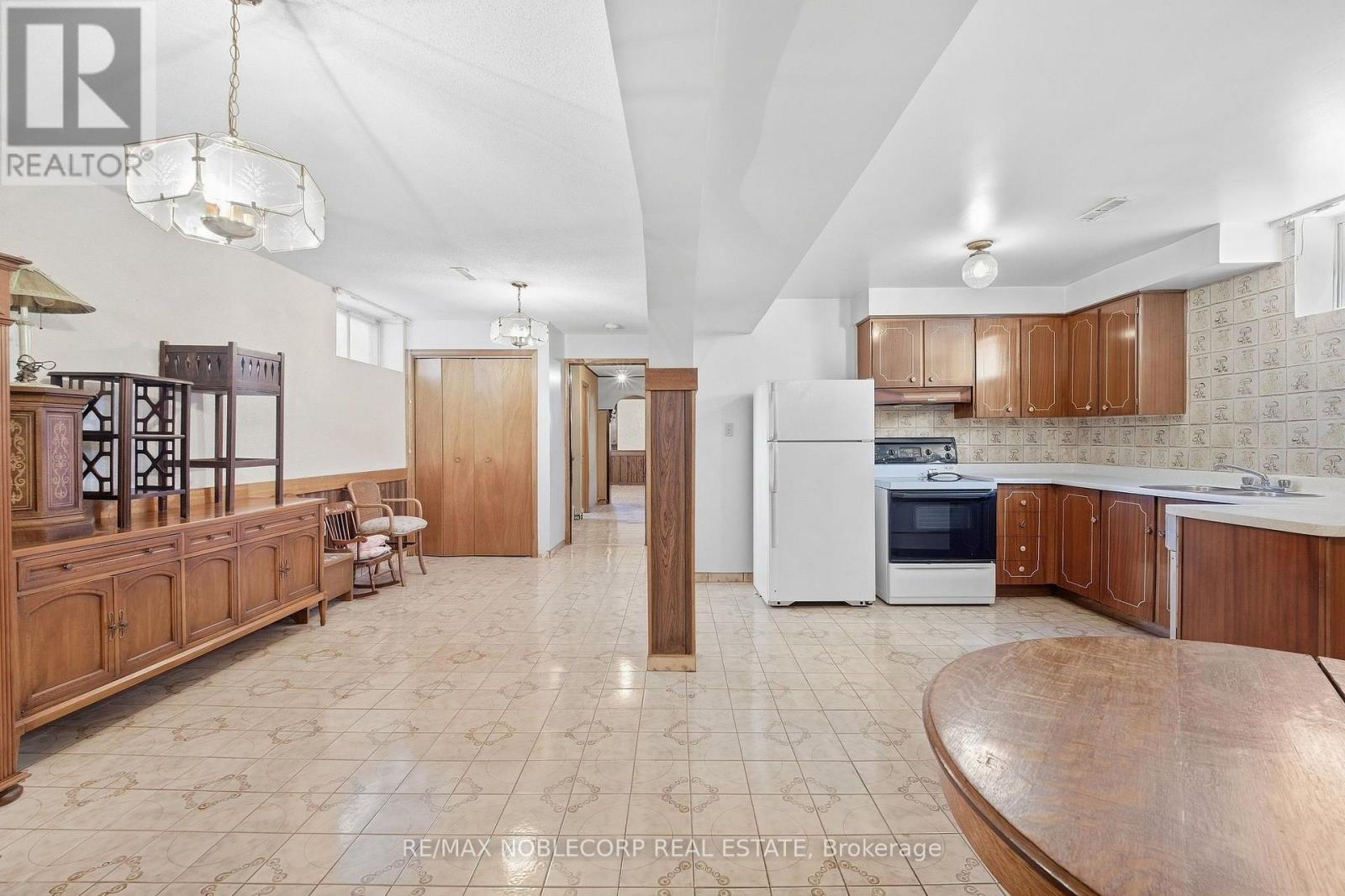 4 Warlingham Court, Toronto, Ontario M9C 3K3 - Photo 27 - W13834320