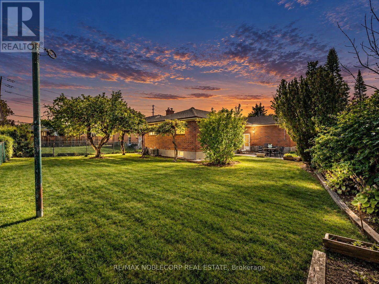 4 Warlingham Court, Toronto, Ontario M9C 3K3 - Photo 34 - W13834320