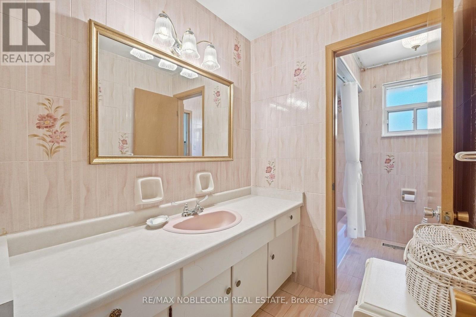 4 Warlingham Court, Toronto, Ontario M9C 3K3 - Photo 31 - W13834320