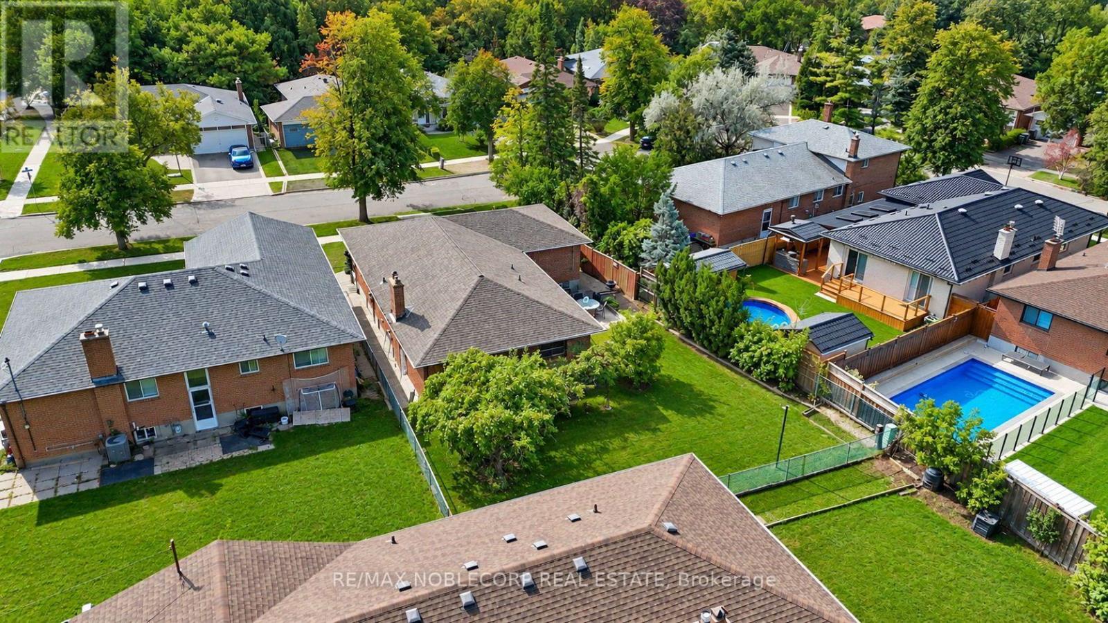 4 Warlingham Court, Toronto, Ontario M9C 3K3 - Photo 40 - W13834320