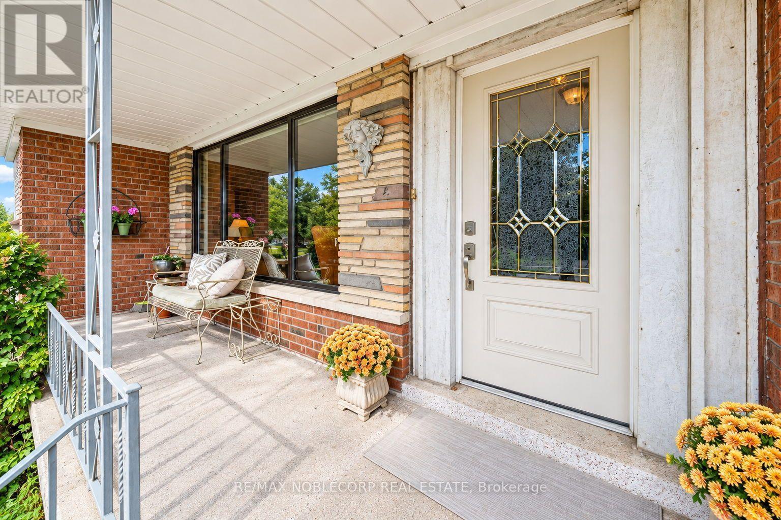 4 Warlingham Court, Toronto, Ontario M9C 3K3 - Photo 8 - W13834320