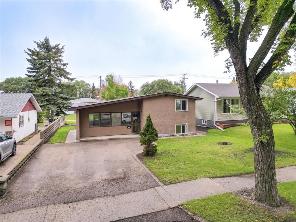 1033 Russell Street, Brandon, Manitoba  R7A 5J1 - Photo 0 - 202624306