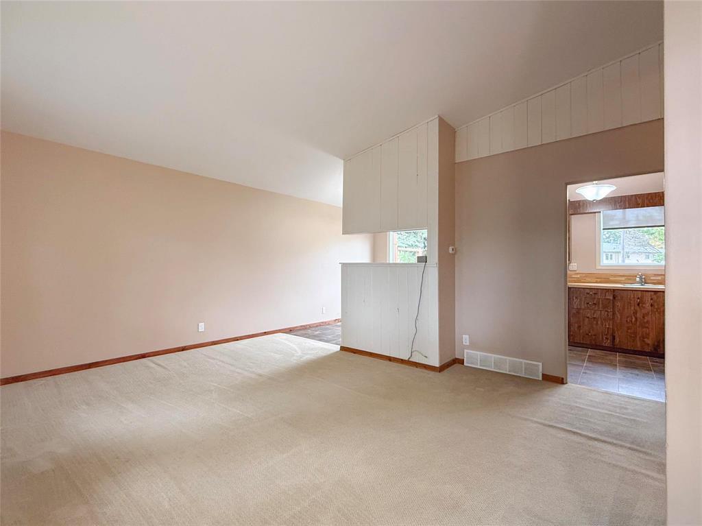 1033 Russell Street, Brandon, Manitoba  R7A 5J1 - Photo 2 - 202624306