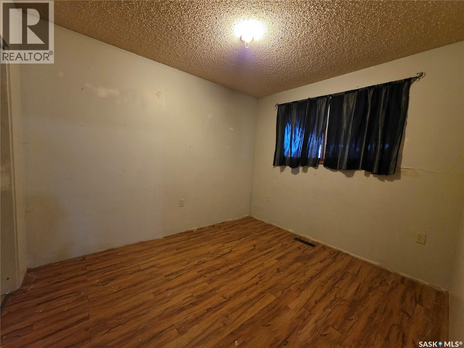 314 2nd Avenue, Young, Saskatchewan  S0K 4Y0 - Photo 8 - SK049561