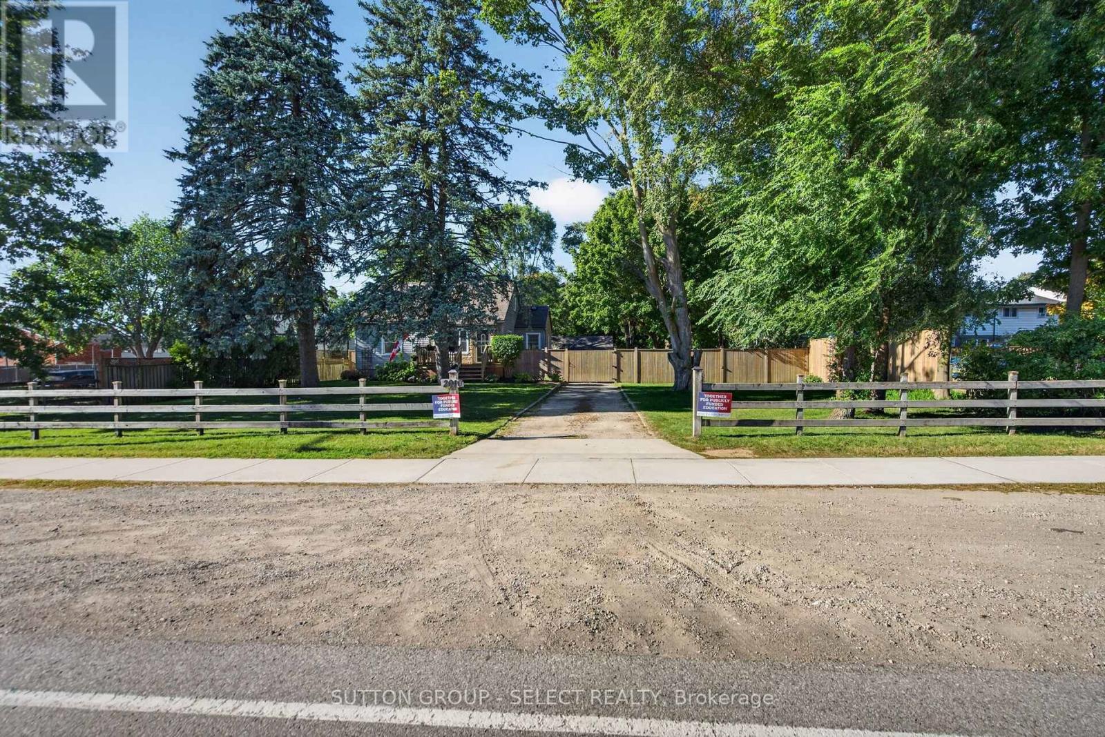 2010 Trafalgar Street, London East, Ontario  N5V 1V5 - Photo 2 - X13834686