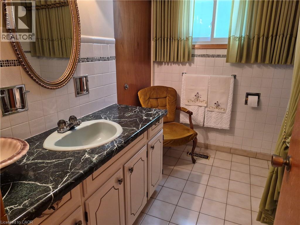 11 Fassett Avenue, Hamilton, Ontario  L9C 4E6 - Photo 15 - 40847159