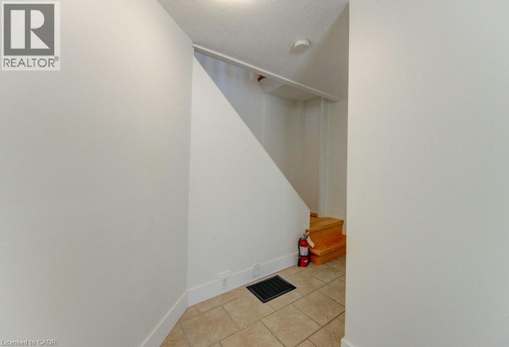 190 Lancaster Street E, Kitchener, Ontario  N2H 1N4 - Photo 4 - 40850374