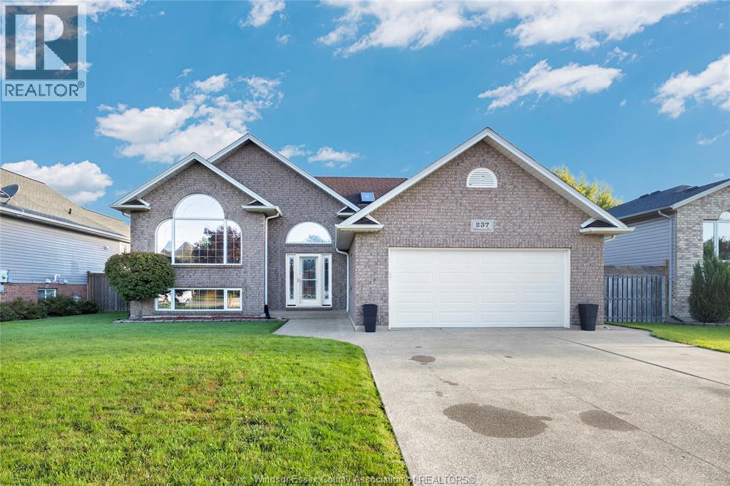 237 WOODVIEW DRIVE, Essex, Ontario