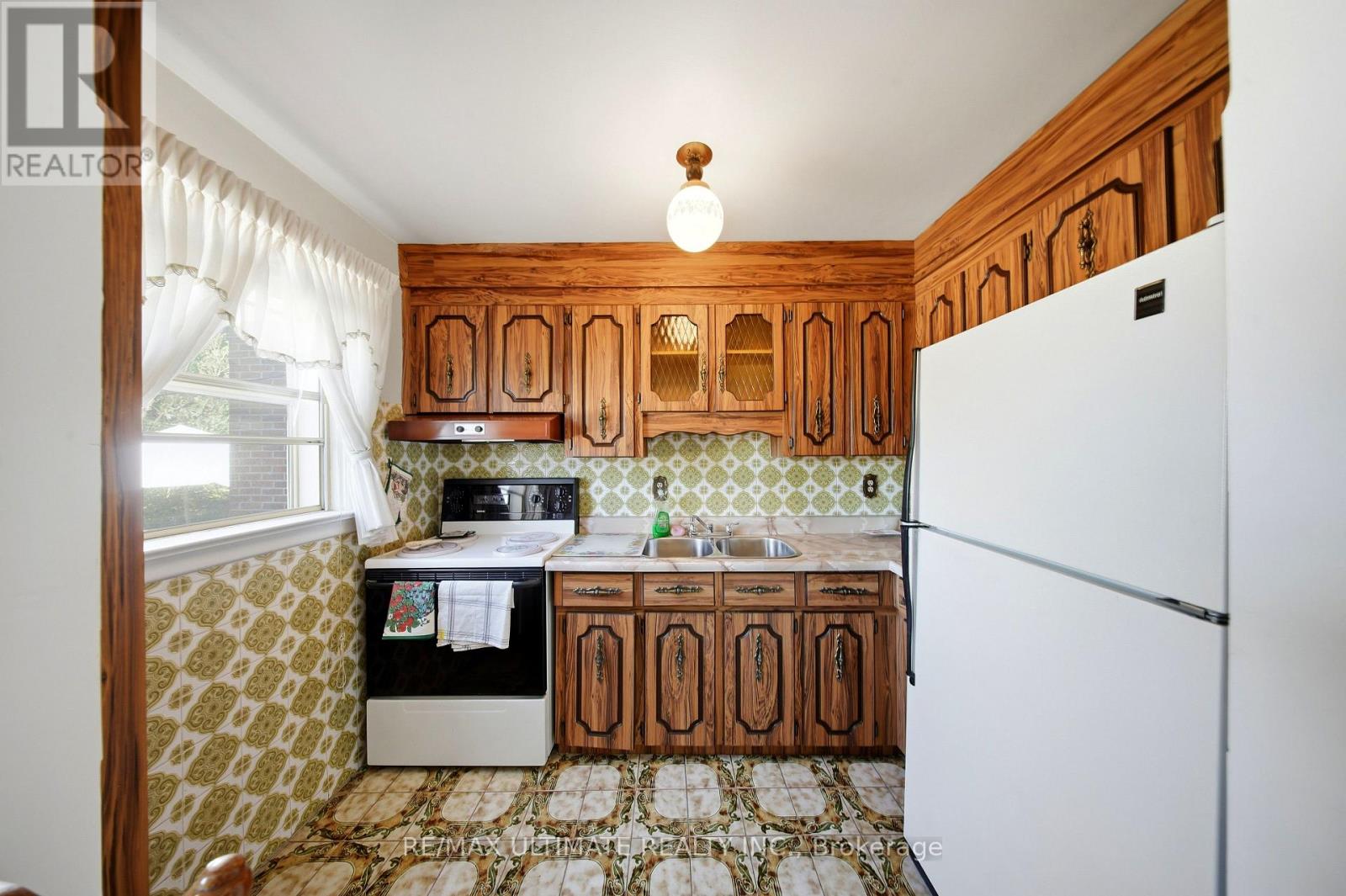 500a Northcliffe Boulevard, Toronto, Ontario  M6E 3L5 - Photo 13 - C13834626