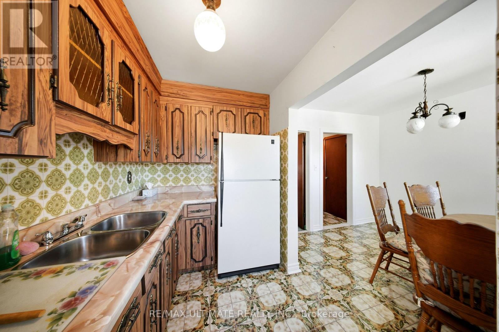 500a Northcliffe Boulevard, Toronto, Ontario  M6E 3L5 - Photo 14 - C13834626