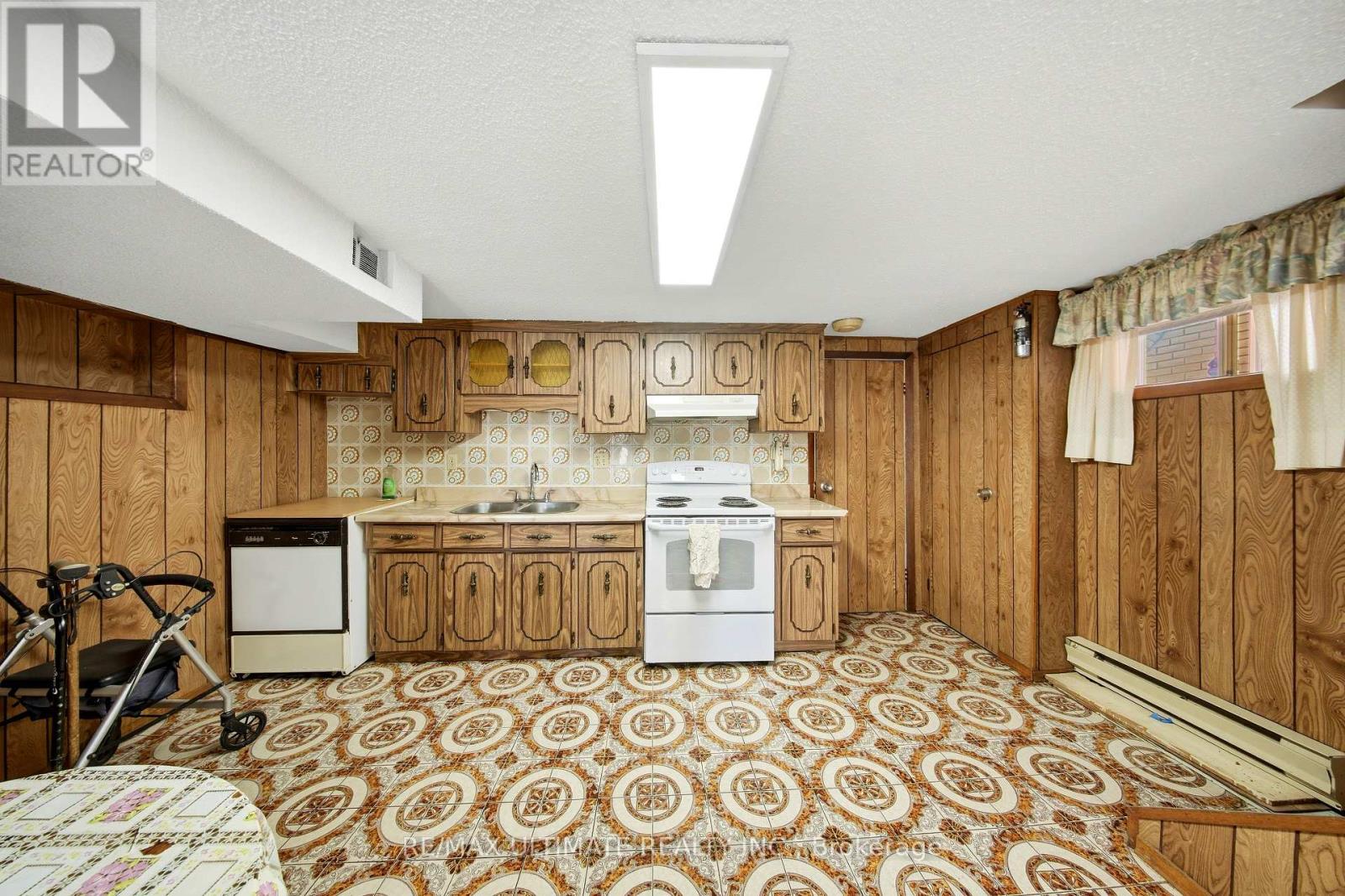 500a Northcliffe Boulevard, Toronto, Ontario  M6E 3L5 - Photo 25 - C13834626