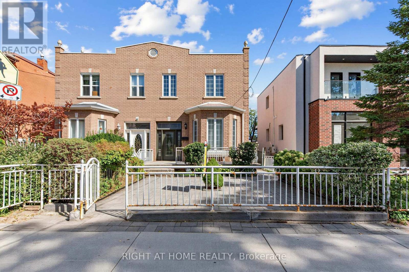147 DOVERCOURT ROAD, Toronto, Ontario