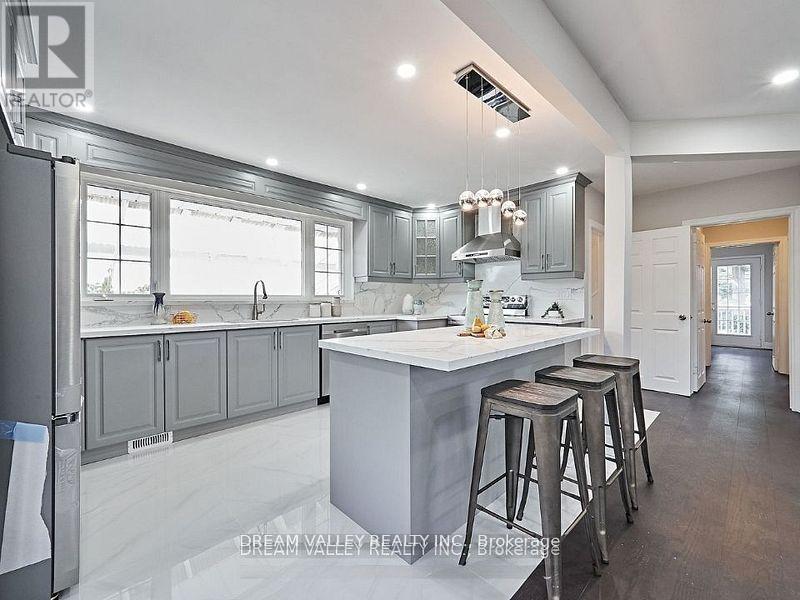 Main - 24 Gable Place, Toronto, Ontario  M1P 4J8 - Photo 10 - E13834476