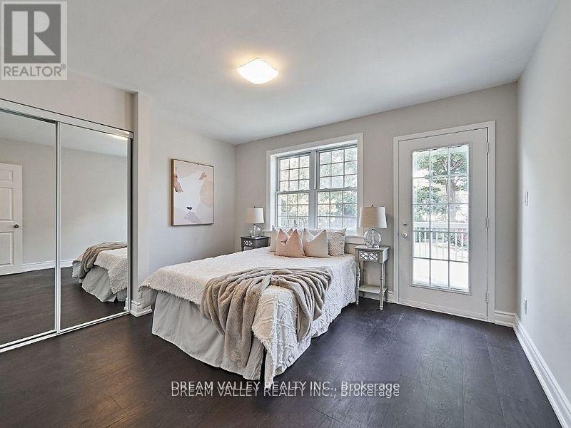 Main - 24 Gable Place, Toronto, Ontario  M1P 4J8 - Photo 11 - E13834476