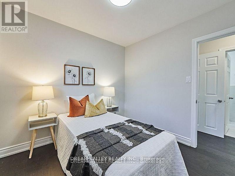 Main - 24 Gable Place, Toronto, Ontario  M1P 4J8 - Photo 17 - E13834476