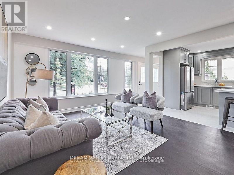 Main - 24 Gable Place, Toronto, Ontario  M1P 4J8 - Photo 5 - E13834476