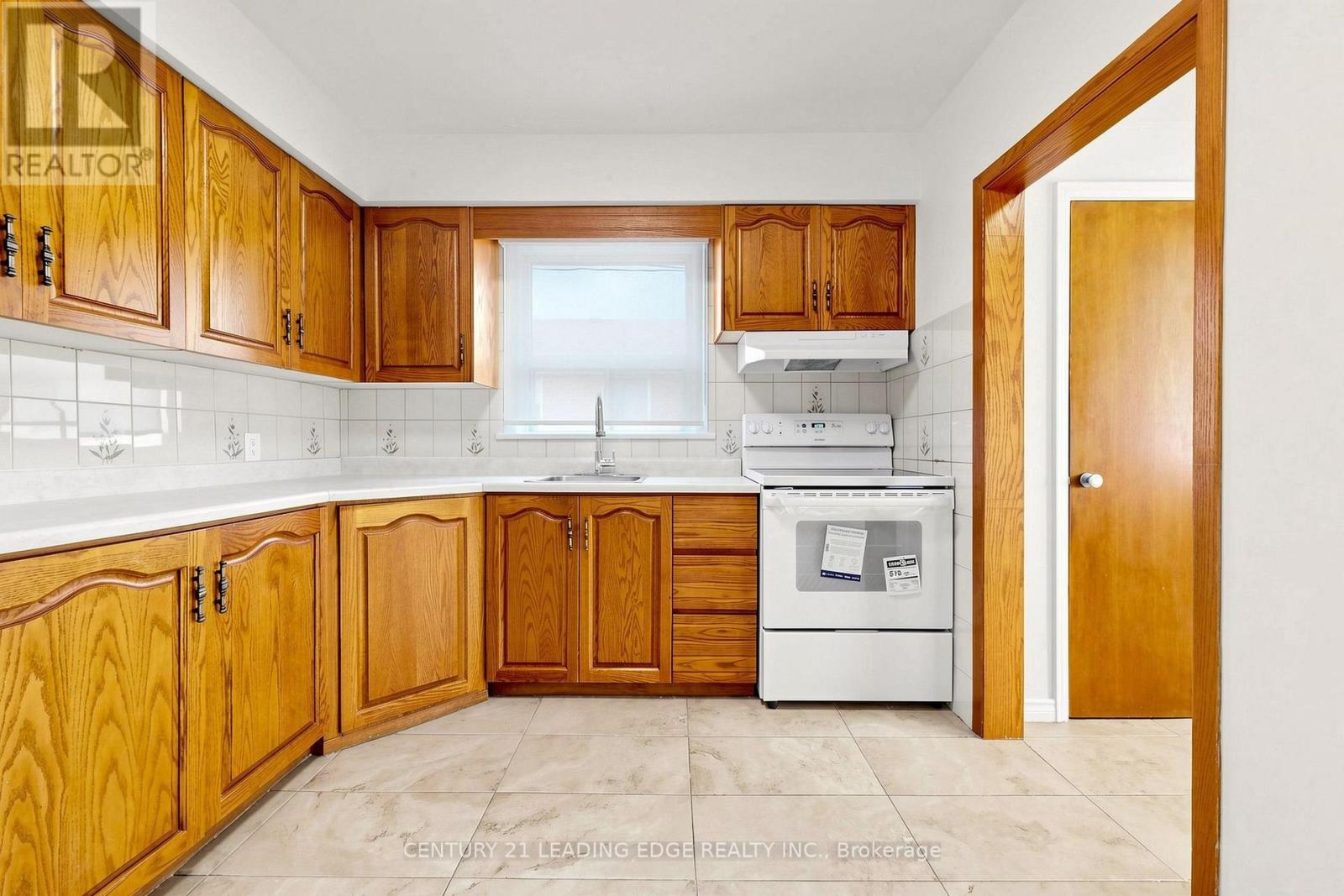 Upper - 15 Maretta Avenue, Toronto, Ontario  M1K 3X8 - Photo 10 - E13834642