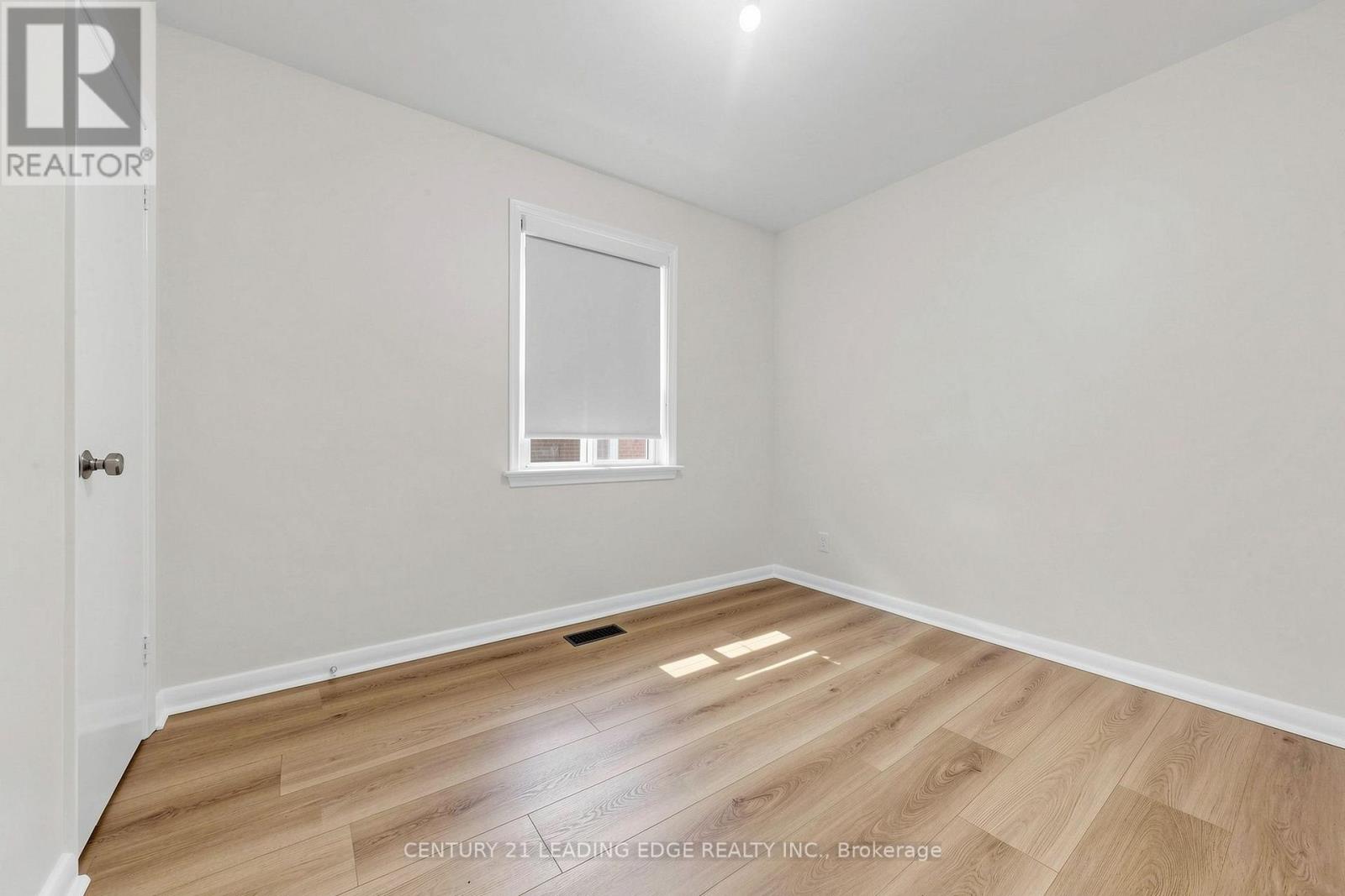Upper - 15 Maretta Avenue, Toronto, Ontario  M1K 3X8 - Photo 13 - E13834642