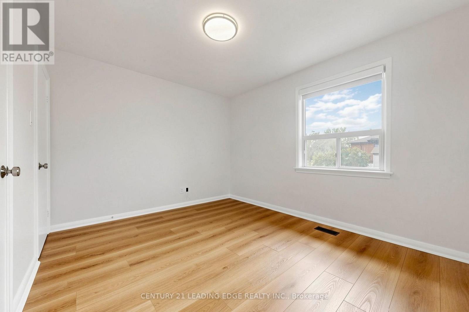 Upper - 15 Maretta Avenue, Toronto, Ontario  M1K 3X8 - Photo 15 - E13834642