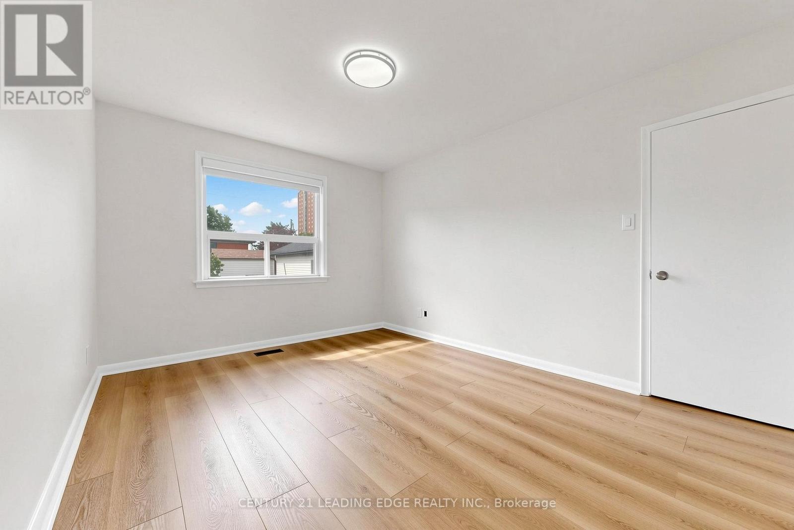 Upper - 15 Maretta Avenue, Toronto, Ontario  M1K 3X8 - Photo 17 - E13834642