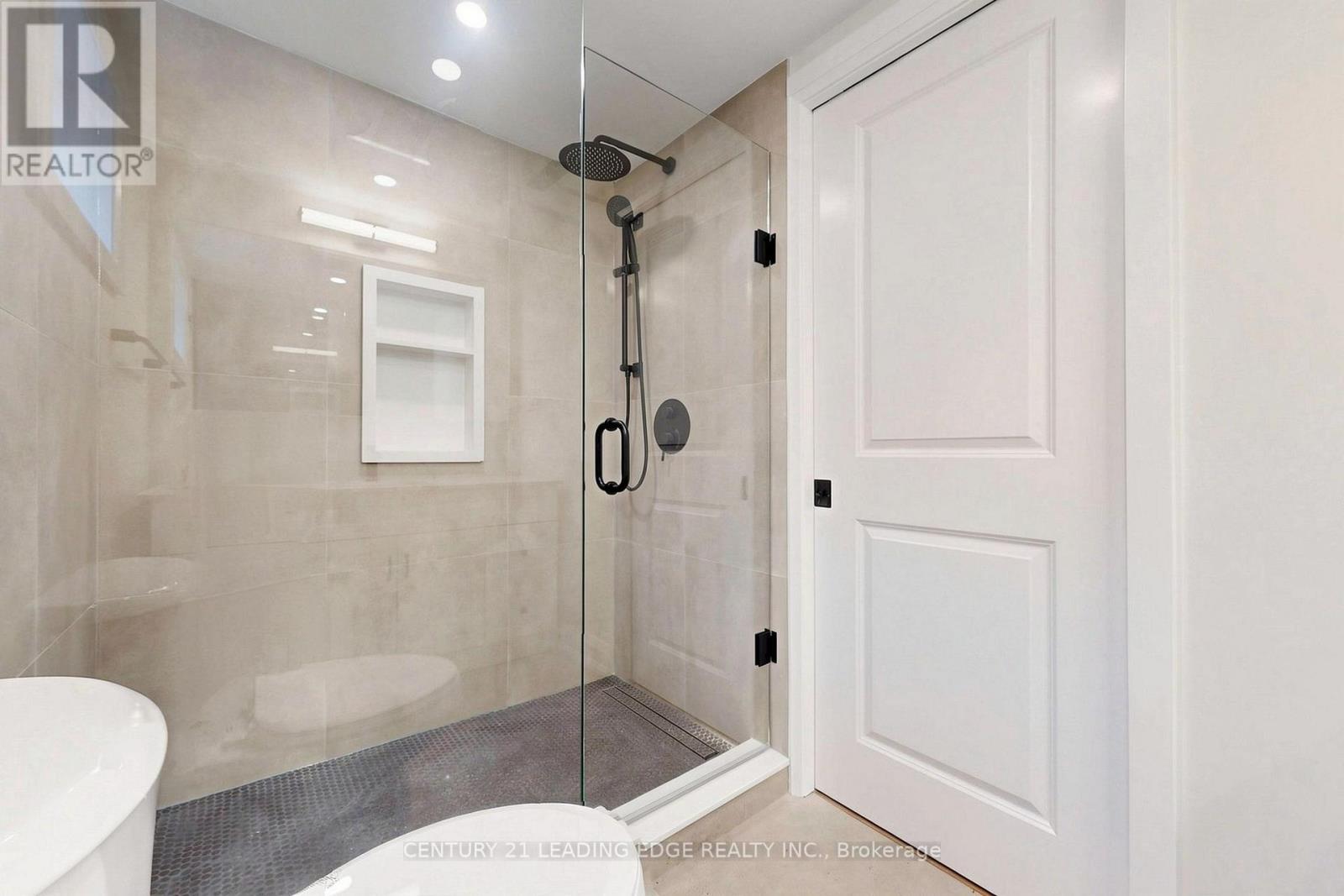 Upper - 15 Maretta Avenue, Toronto, Ontario  M1K 3X8 - Photo 21 - E13834642