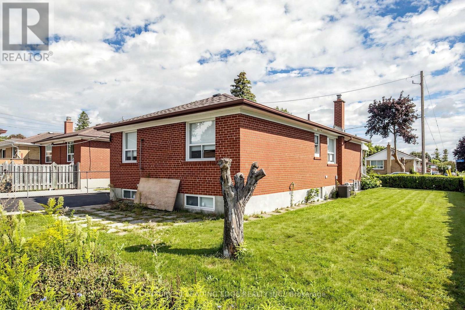 Upper - 15 Maretta Avenue, Toronto, Ontario  M1K 3X8 - Photo 22 - E13834642