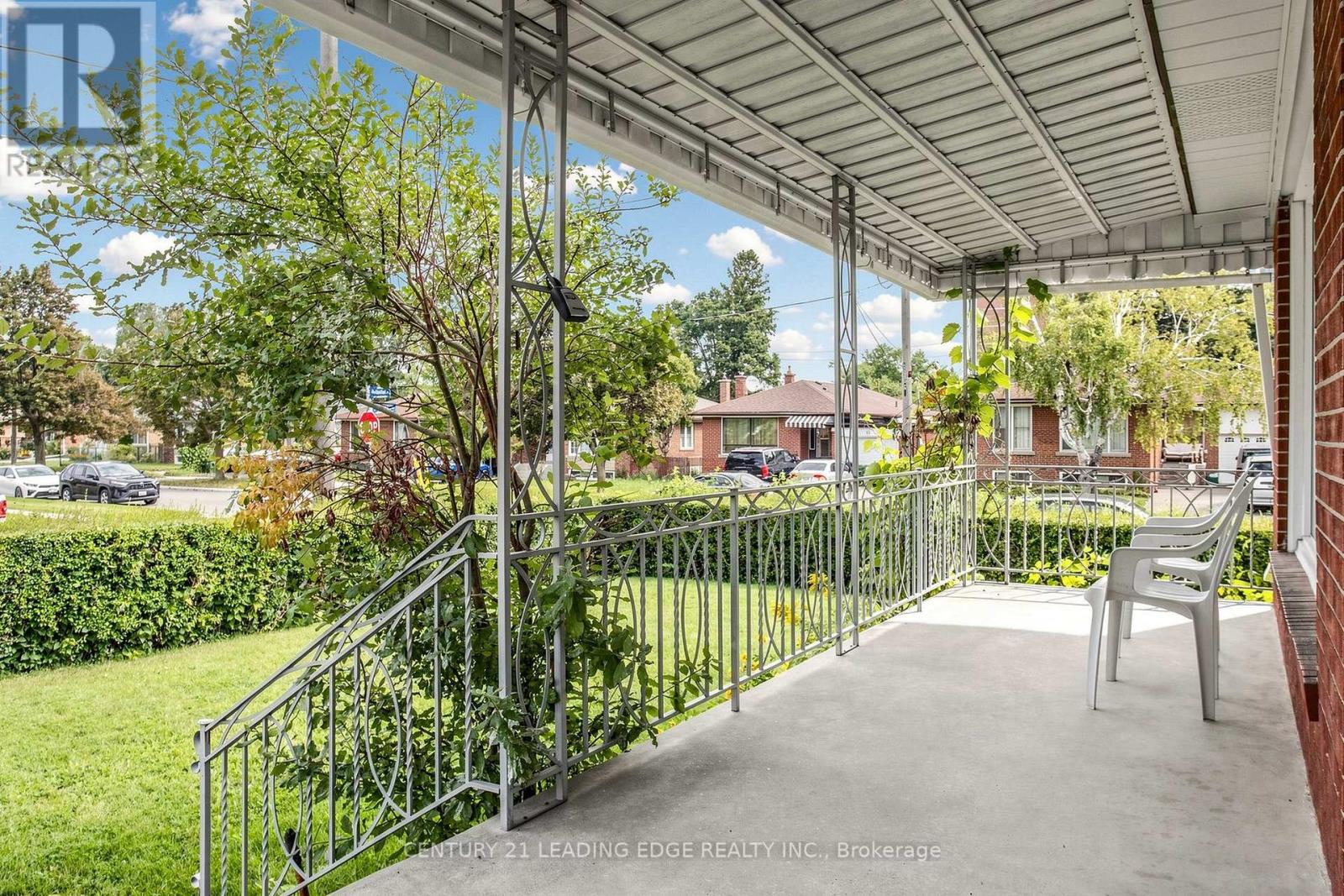 Upper - 15 Maretta Avenue, Toronto, Ontario  M1K 3X8 - Photo 3 - E13834642