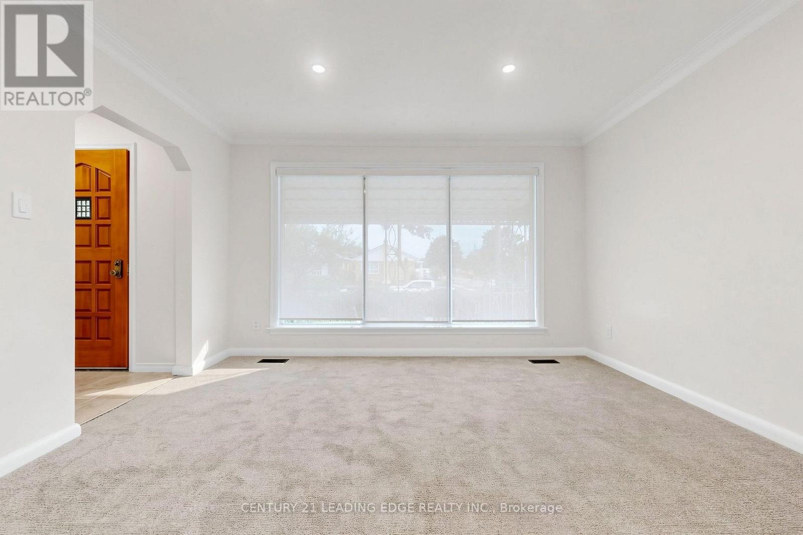 Upper - 15 Maretta Avenue, Toronto, Ontario  M1K 3X8 - Photo 5 - E13834642