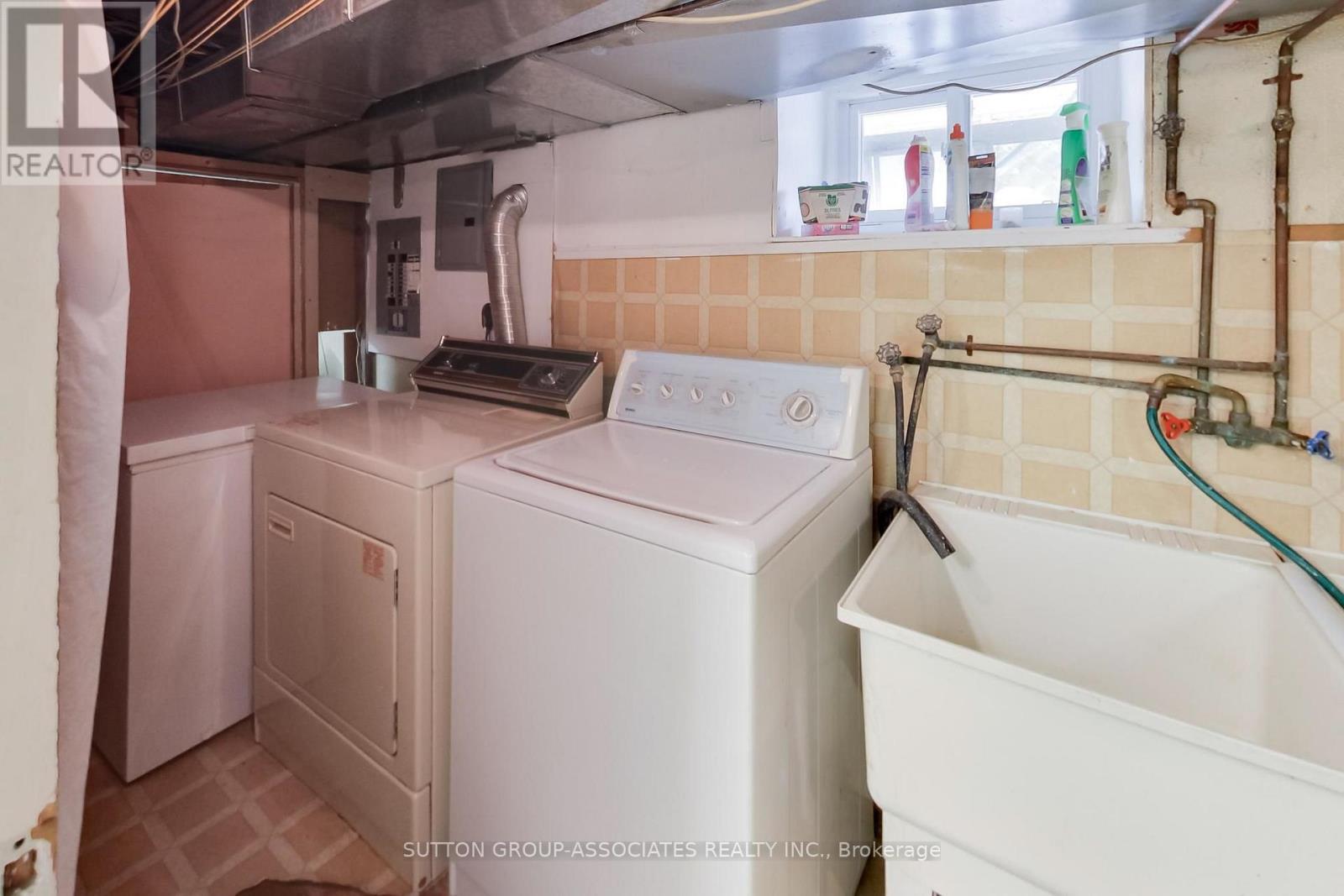82 Helena Avenue, Toronto, Ontario  M6G 2H2 - Photo 35 - C13780896