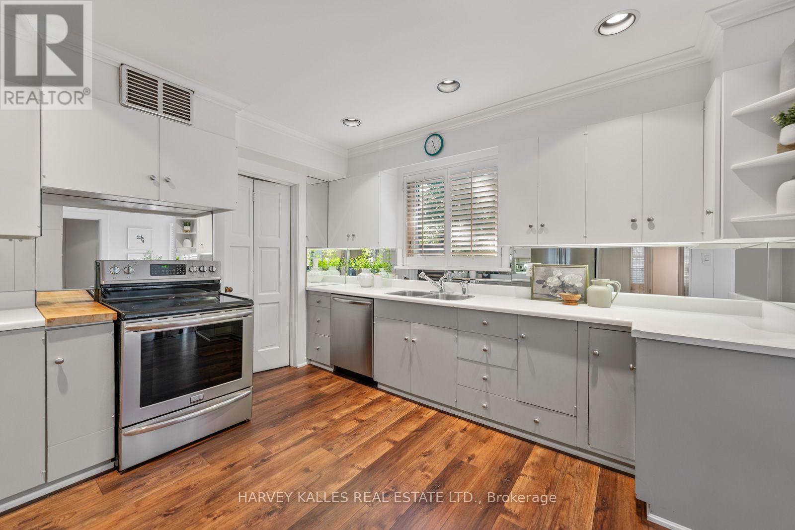 55 Wembley Road, Toronto, Ontario  M6C 2G1 - Photo 11 - C13834500