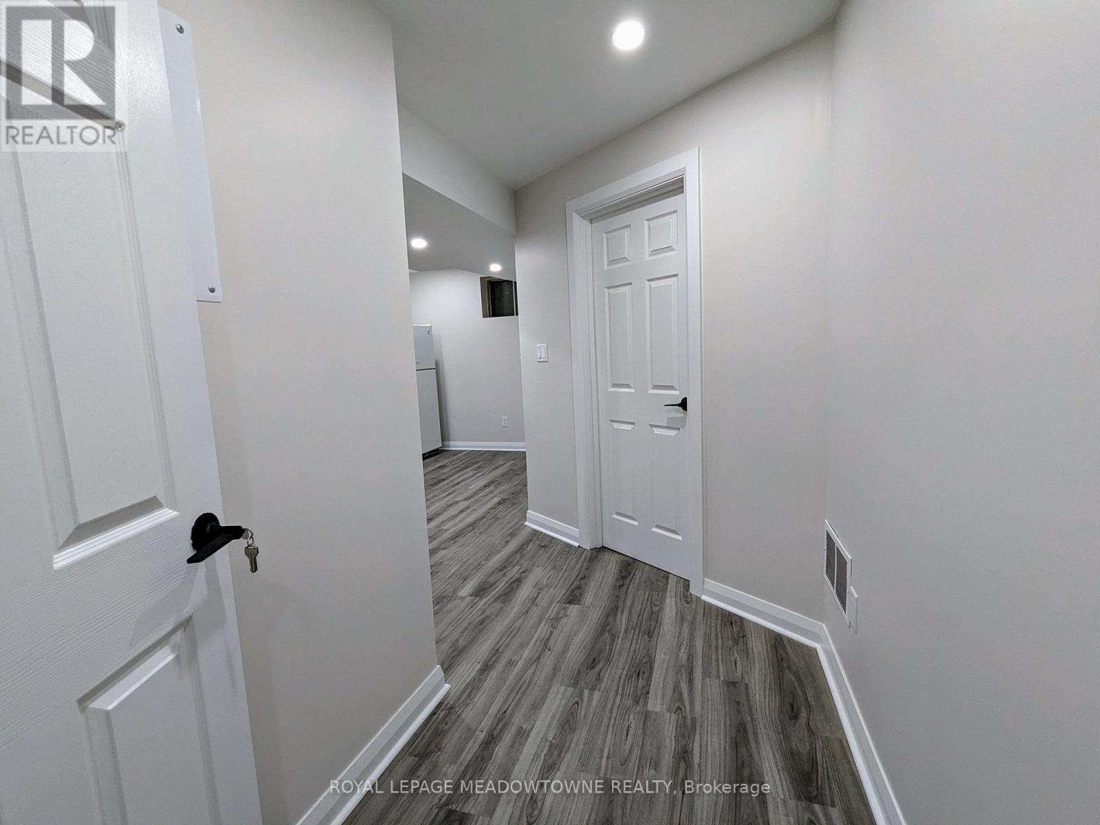 B - 737 Botany Hill Crescent, Newmarket, Ontario  L3Y 3A7 - Photo 2 - N13834202