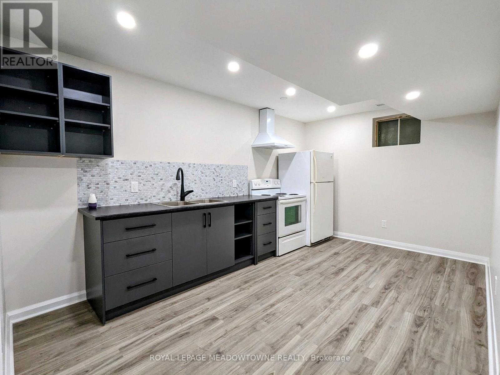 B - 737 Botany Hill Crescent, Newmarket, Ontario  L3Y 3A7 - Photo 3 - N13834202