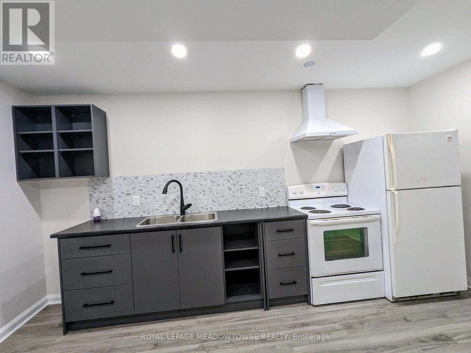 B - 737 Botany Hill Crescent, Newmarket, Ontario  L3Y 3A7 - Photo 5 - N13834202