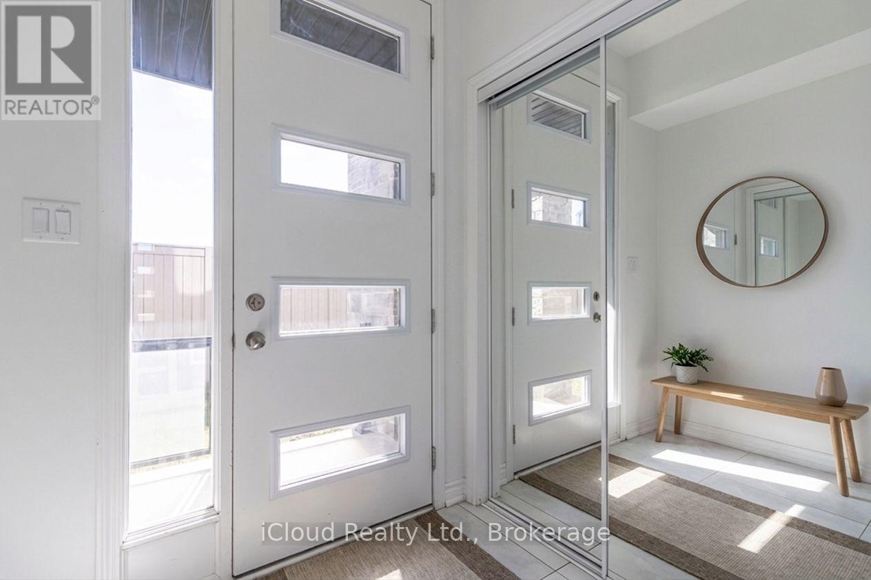 136 Keppel Circle, Brampton, Ontario  L7A 5K7 - Photo 4 - W13832880