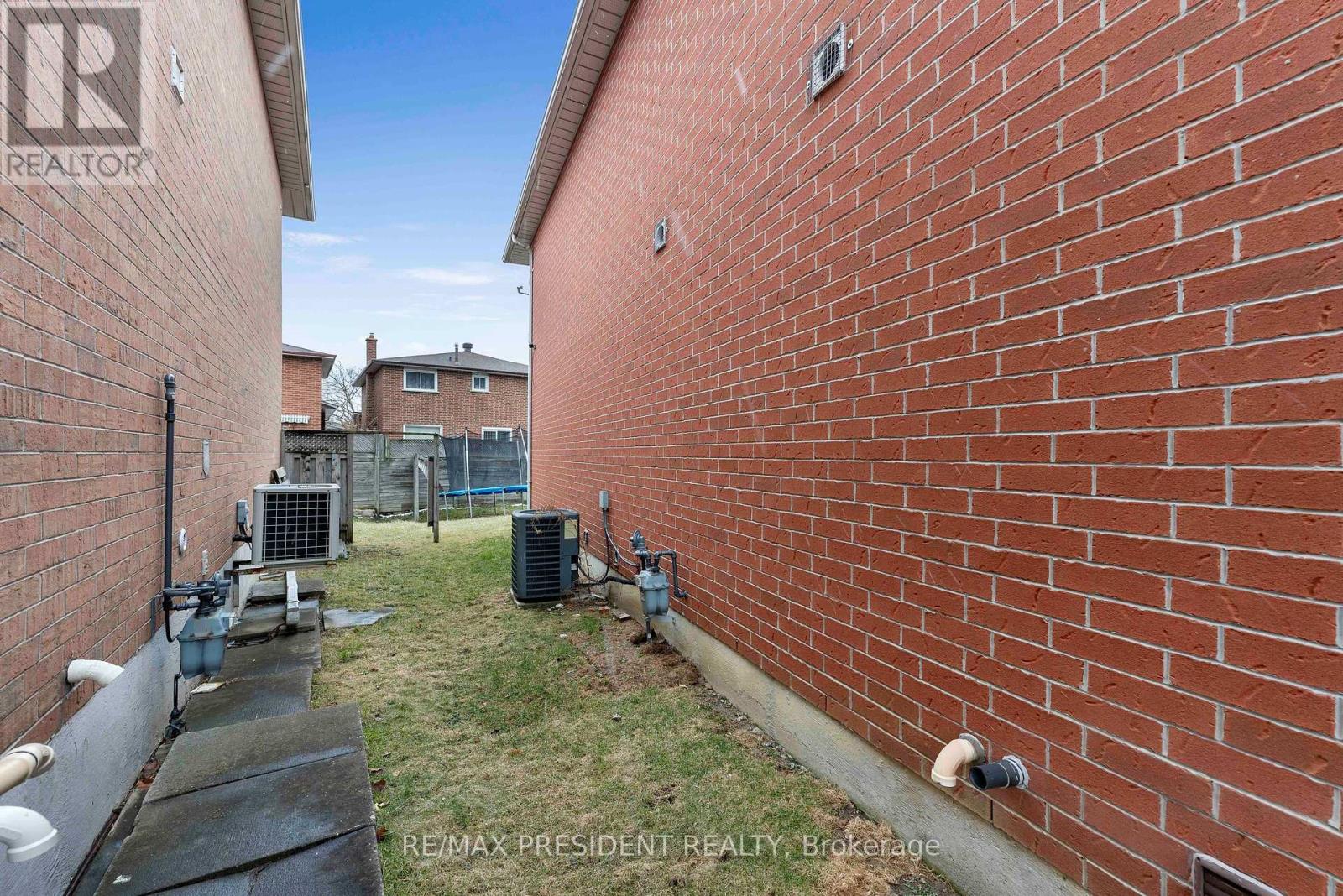 26 Mattari Court, Toronto, Ontario  M9W 7C6 - Photo 18 - W13741754