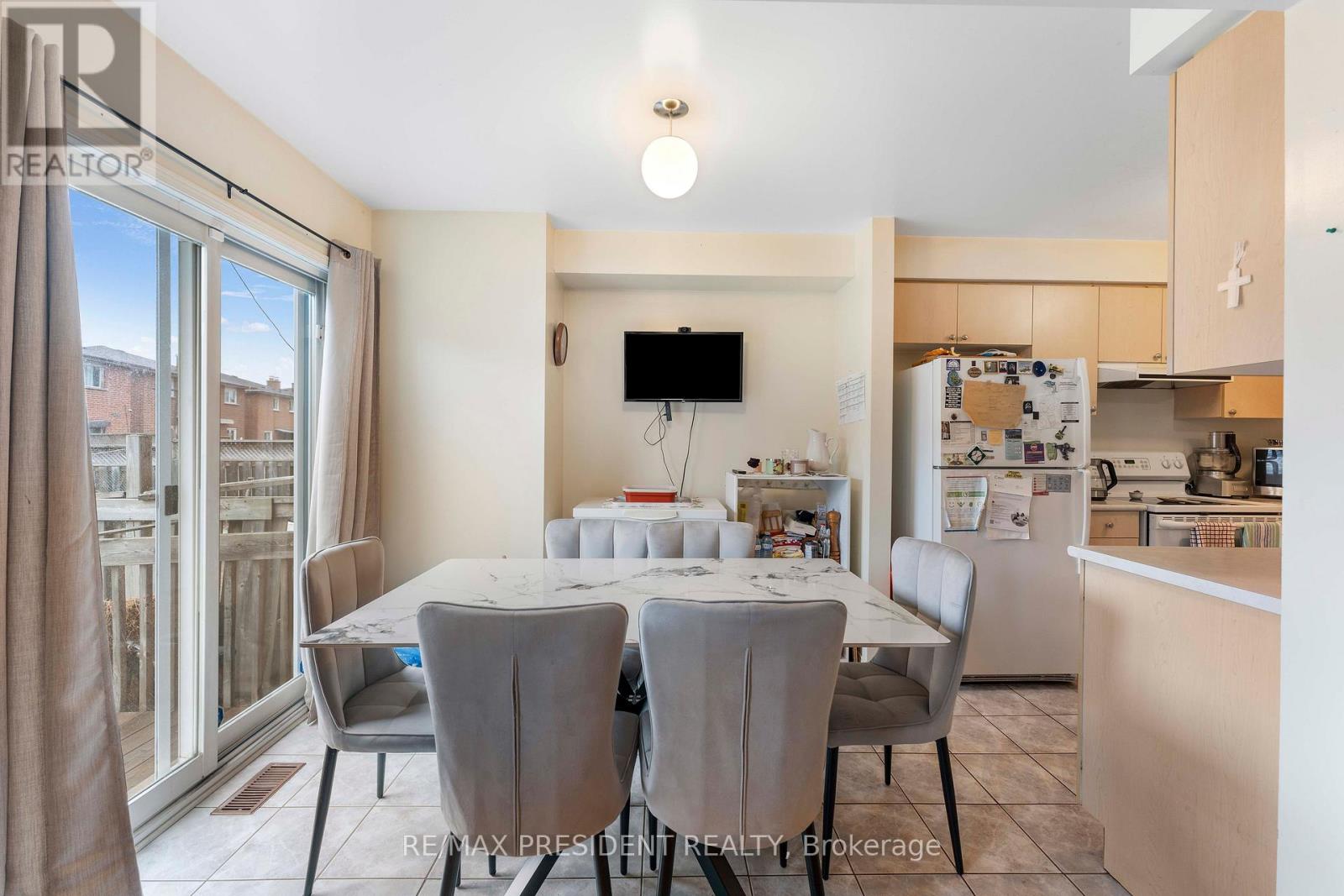 26 Mattari Court, Toronto, Ontario  M9W 7C6 - Photo 6 - W13741754