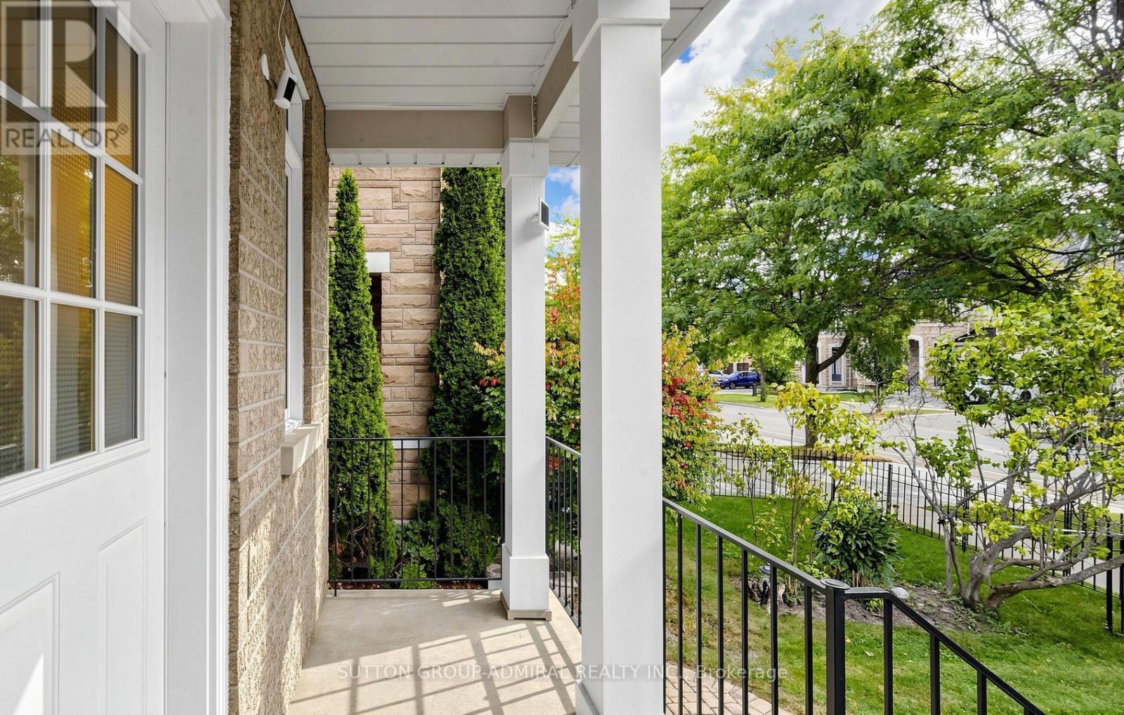 174 Canyon Hill Avenue, Richmond Hill, Ontario  L4C 0R3 - Photo 3 - N13834550