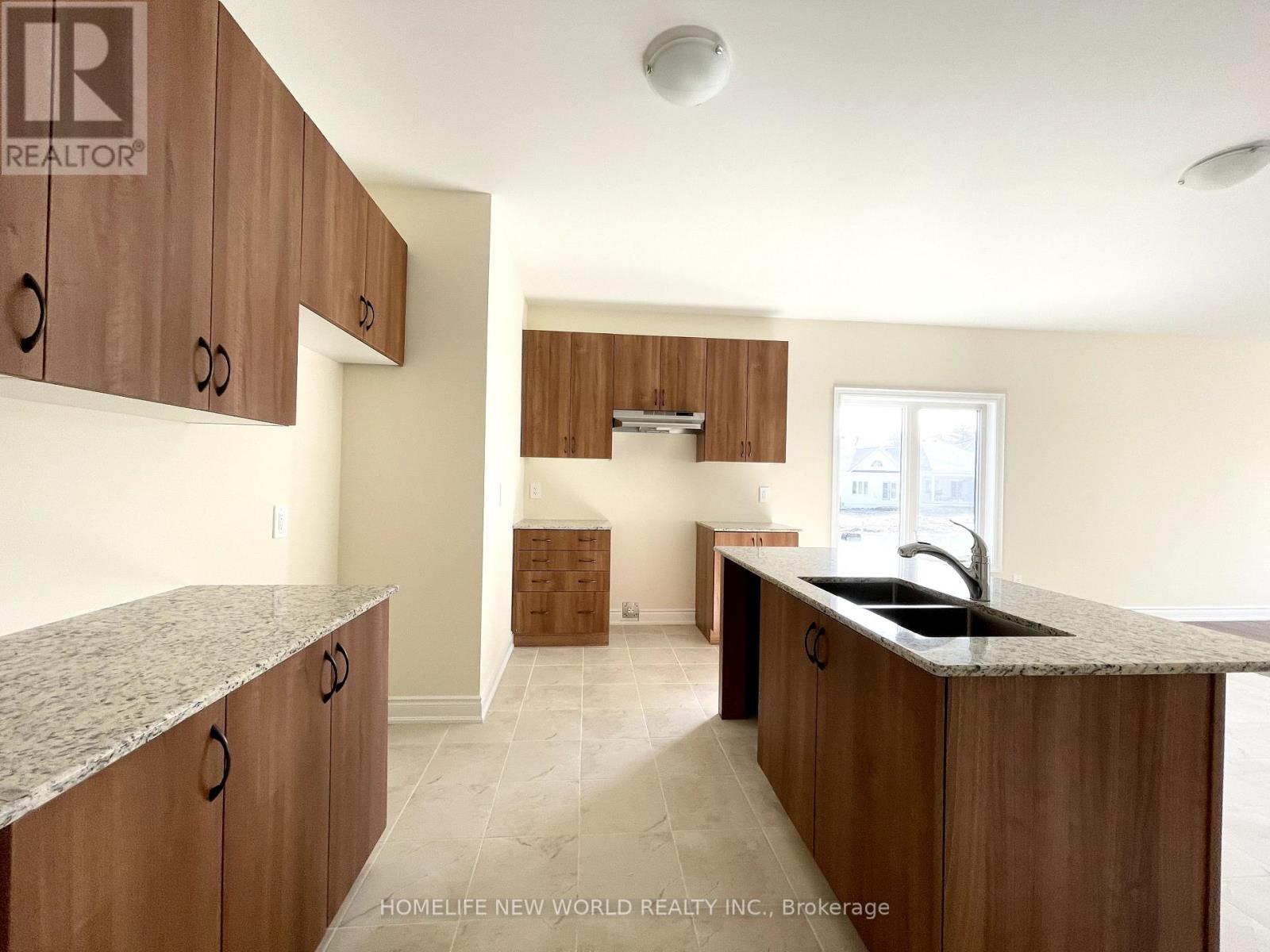 15 Schortinghuis Street, Georgina, Ontario  L0E 1R0 - Photo 2 - N13834612