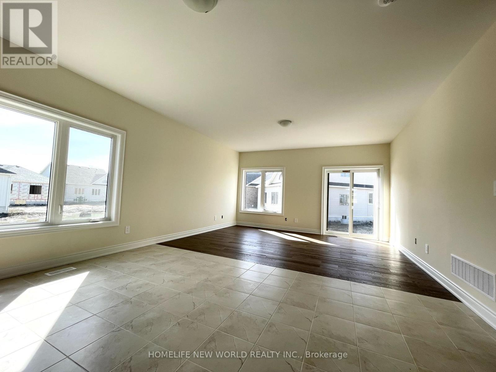 15 Schortinghuis Street, Georgina, Ontario  L0E 1R0 - Photo 4 - N13834612