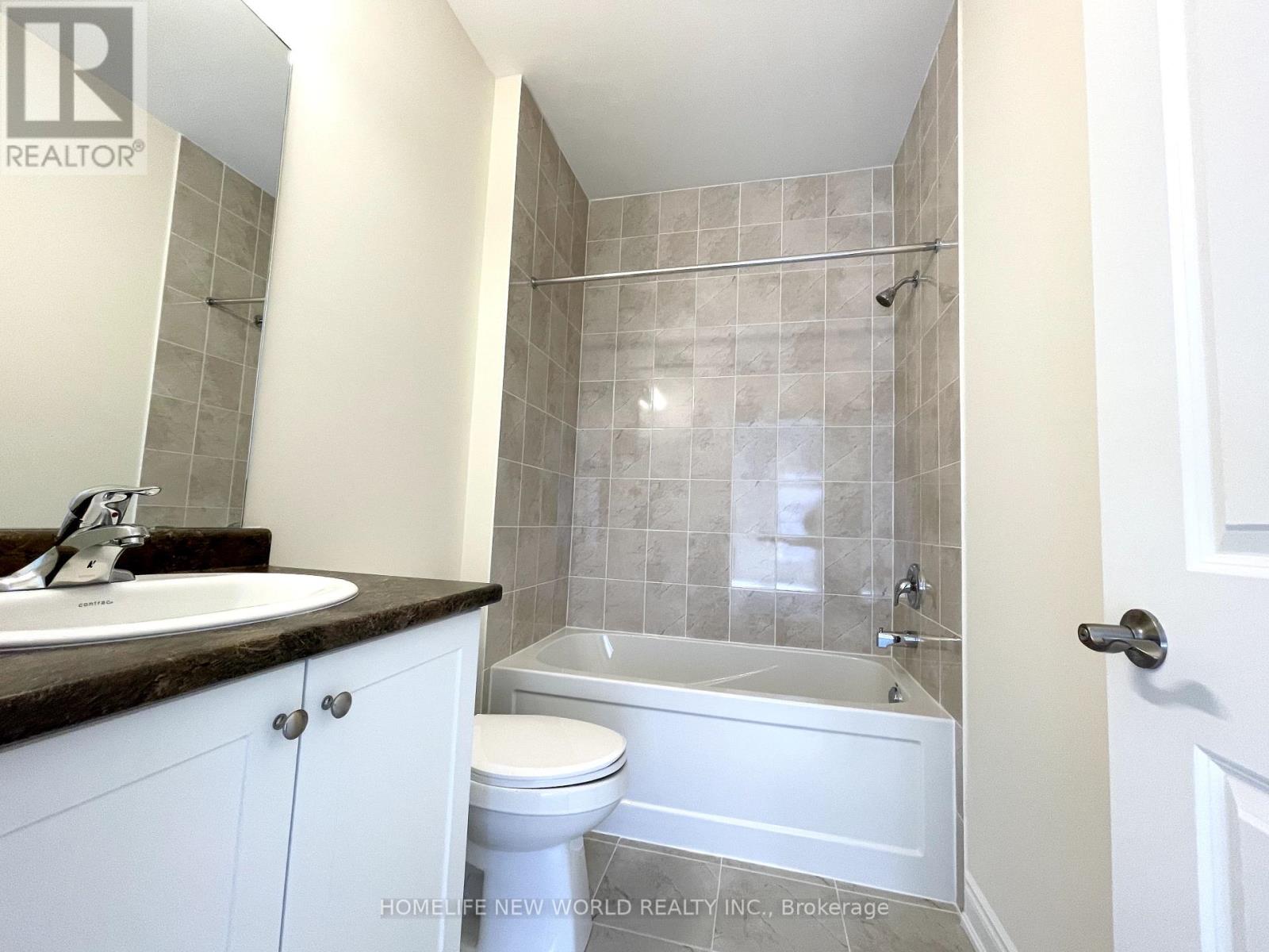 15 Schortinghuis Street, Georgina, Ontario  L0E 1R0 - Photo 7 - N13834612