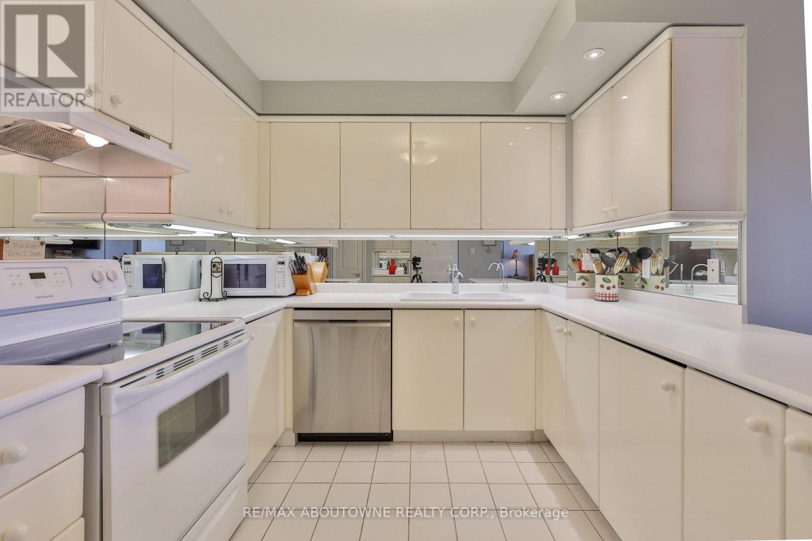 301 - 2287 Lake Shore Road W, Toronto, Ontario  M8V 3Y1 - Photo 20 - W13834436