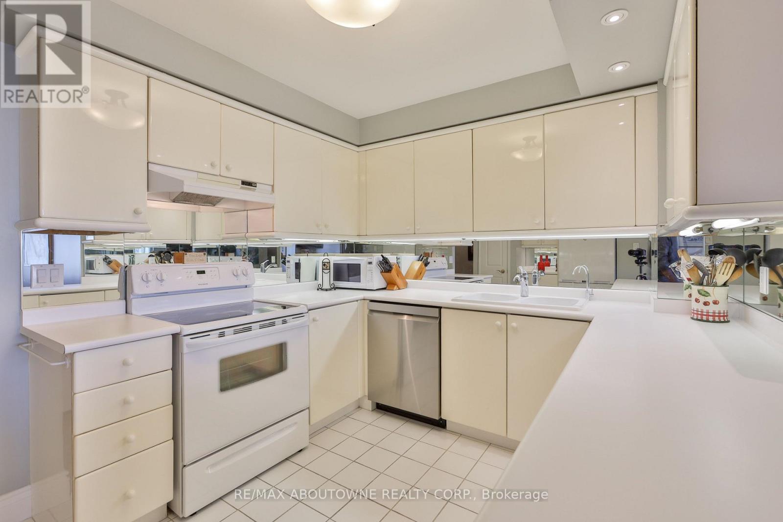 301 - 2287 Lake Shore Road W, Toronto, Ontario  M8V 3Y1 - Photo 21 - W13834436