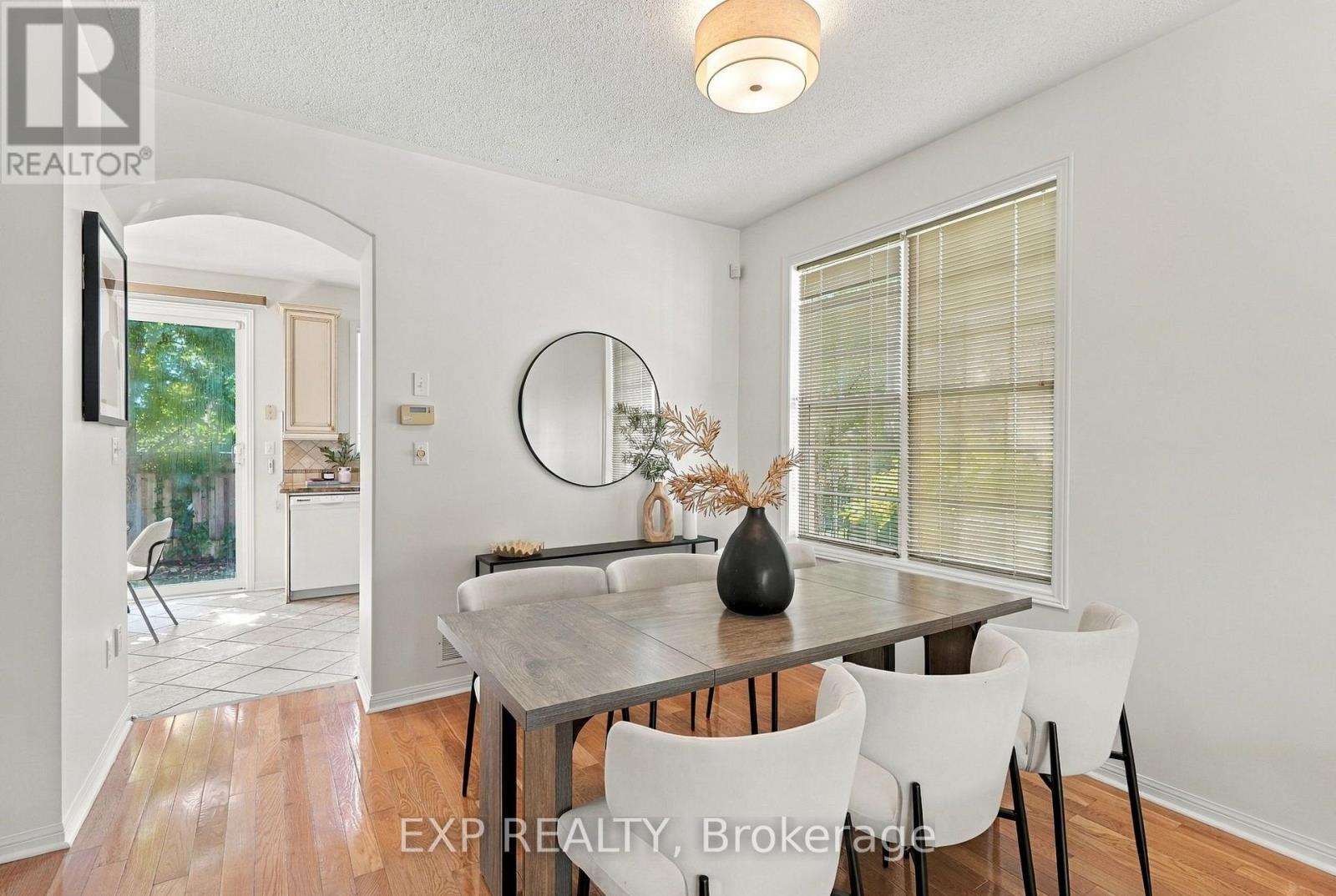 5362 Longford Drive, Mississauga, Ontario  L5M 7Y3 - Photo 9 - W13834544