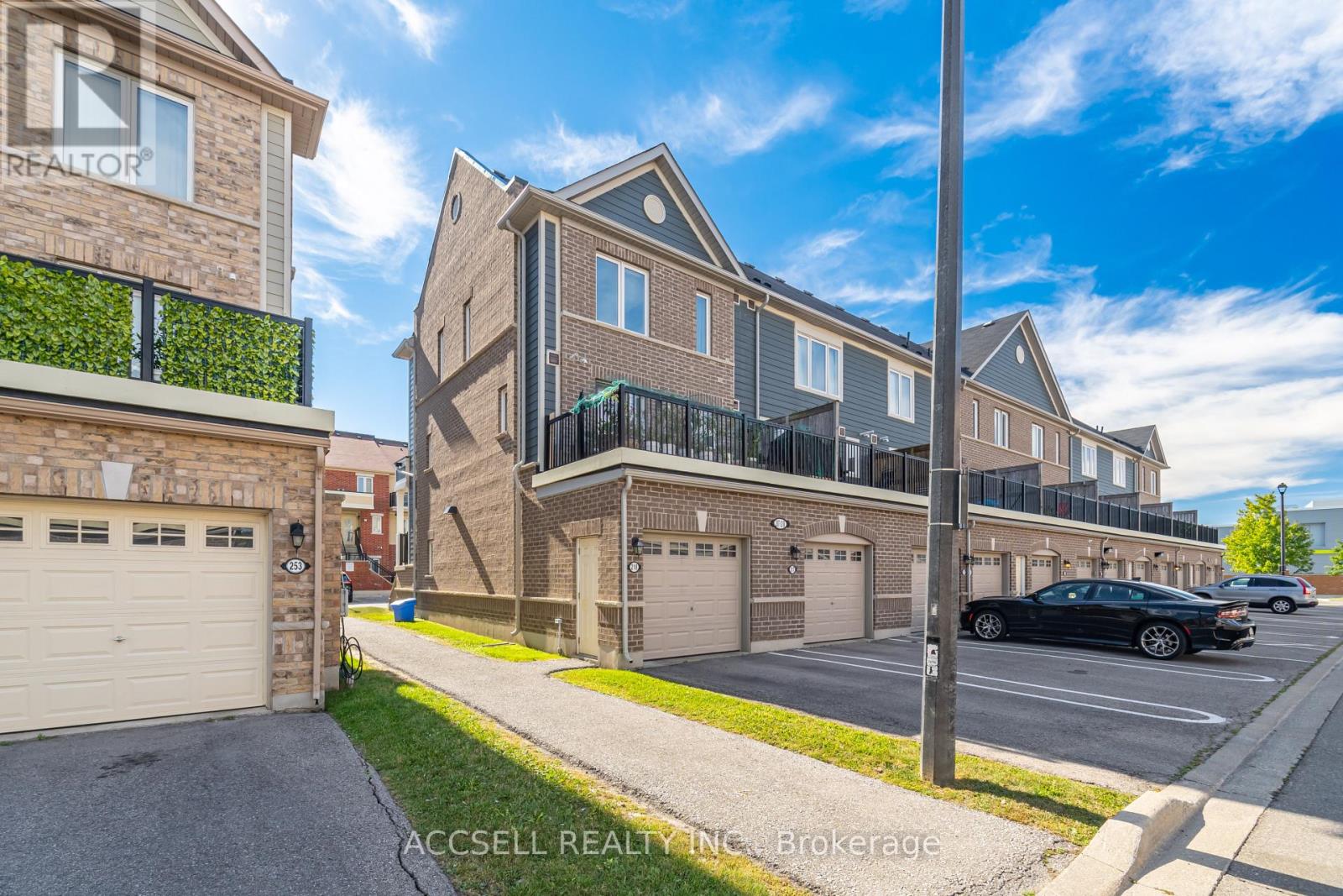218 - 250 Sunny Meadow Boulevard, Brampton, Ontario  L6R 3Y7 - Photo 4 - W13834634